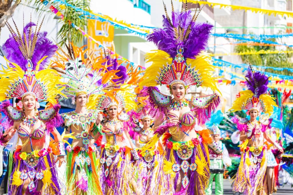 Frauen beim Karneval in Lanzarote
