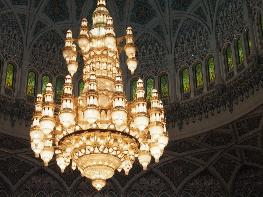 Kronleuchter in der Sultan-Qaboos-Grand-Moschee