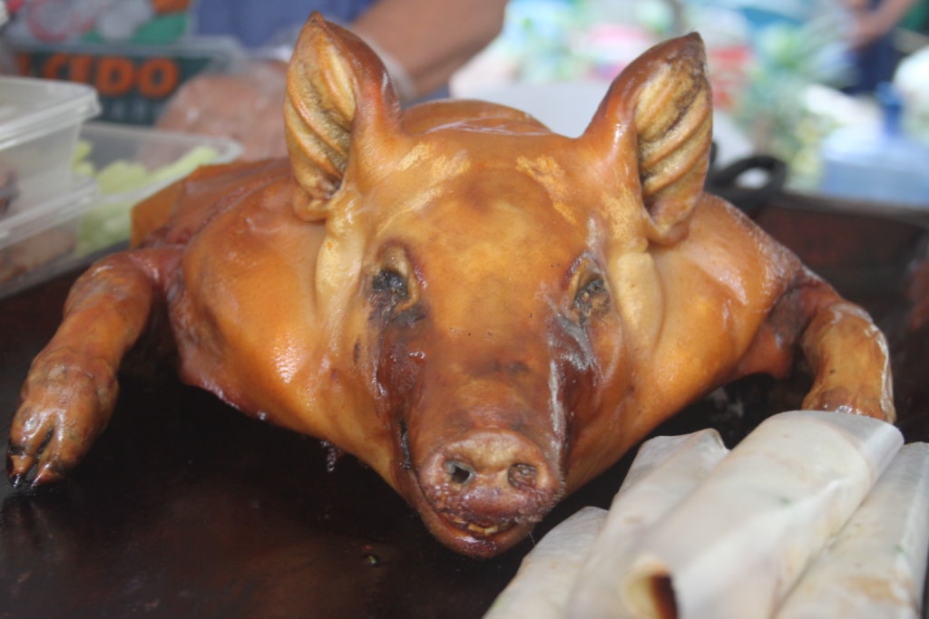 Auf keiner philippinischer Fiesta darf das Spanferkel Lechon fehlen.