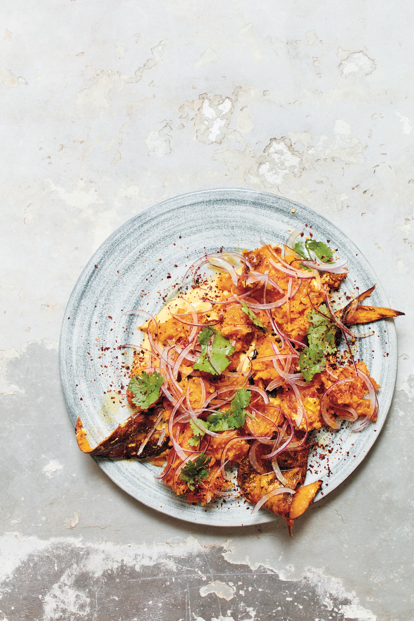 Kürbis mit Chilisalz und Käsedressing
