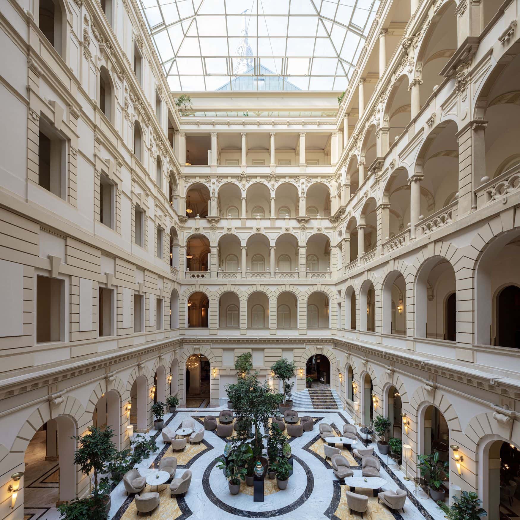 Innenhof des New York Palace Hotel in Budapest