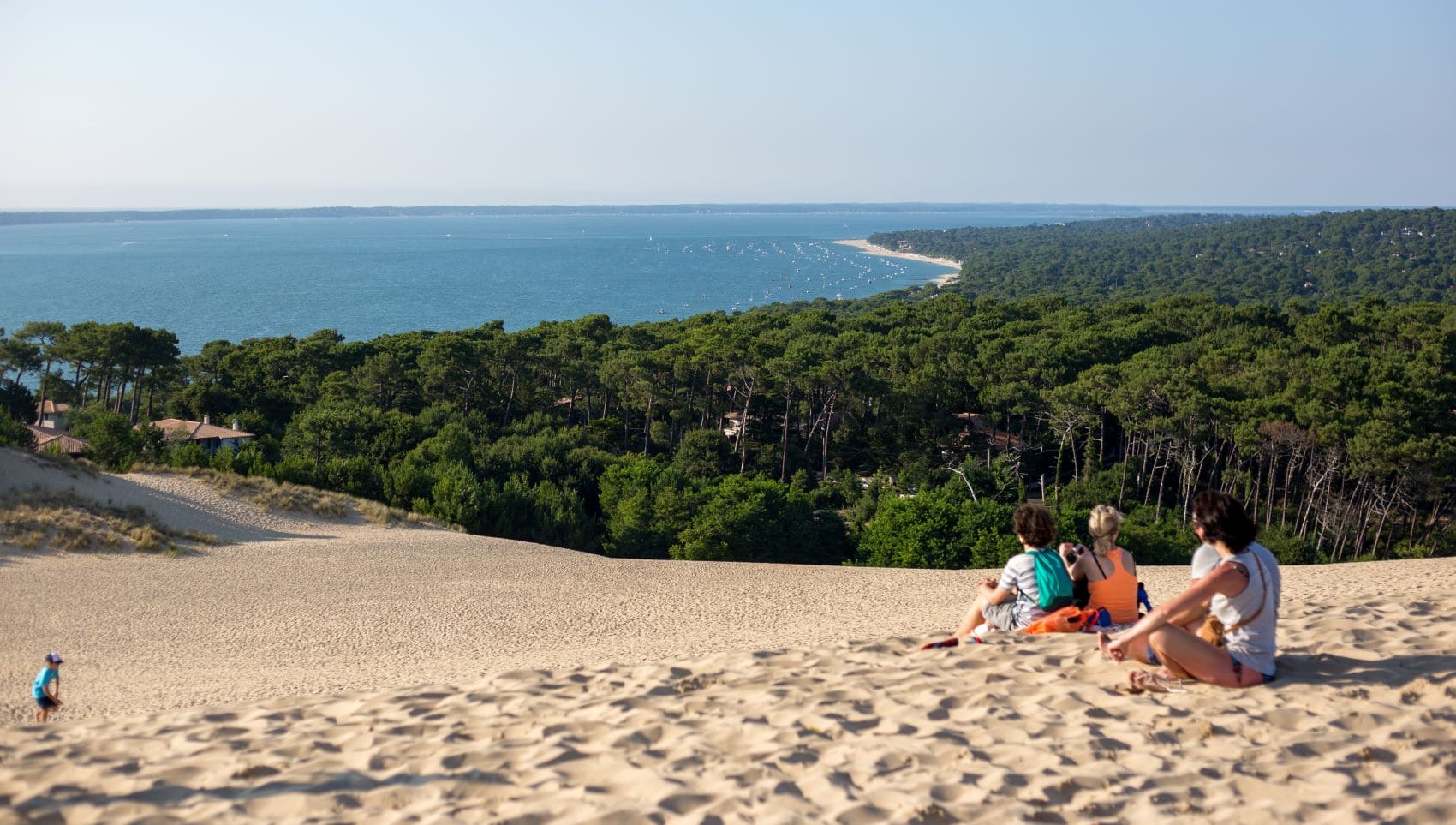 Besucher auf Dune du Pilat in Frankreich