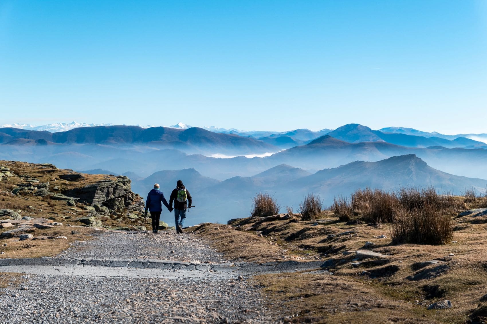 Wanderer am Berg La Rhune in Frankreich