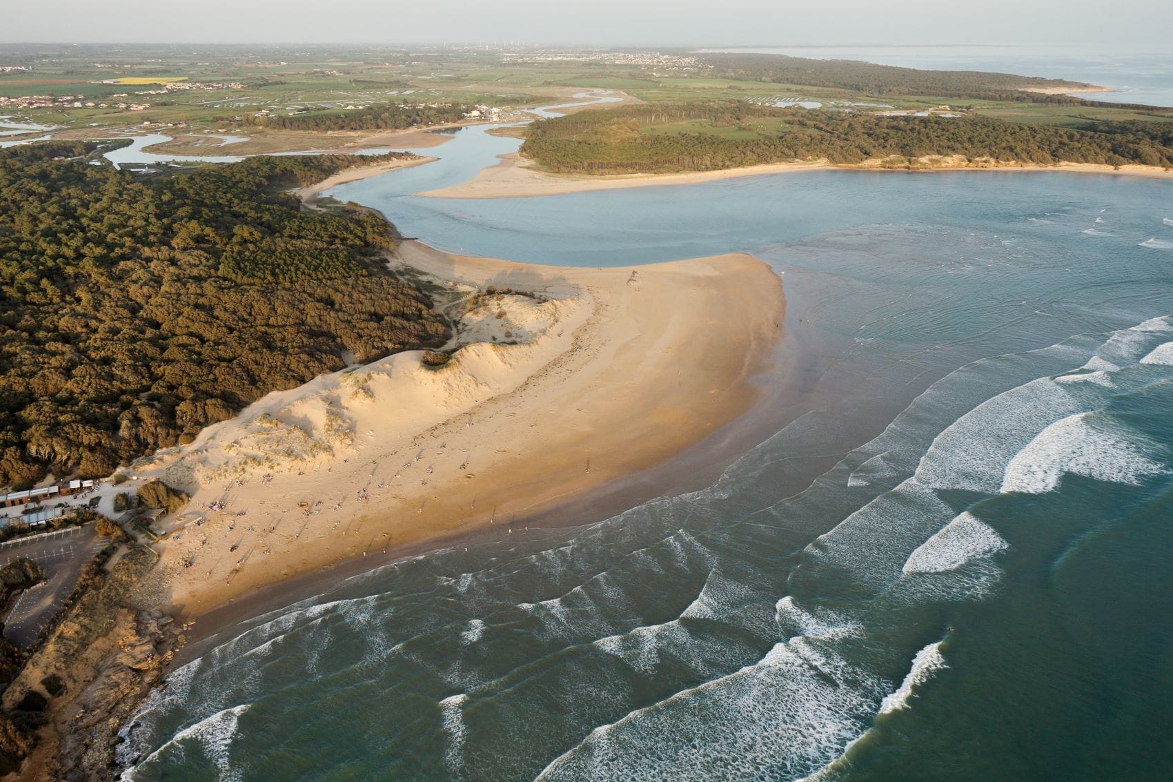 Strand in Veillon aus Vogelperspektive