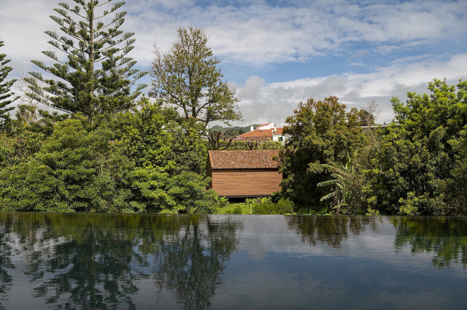 Infinity-Pool mit Blick ins Meer im Senhora da Rosa