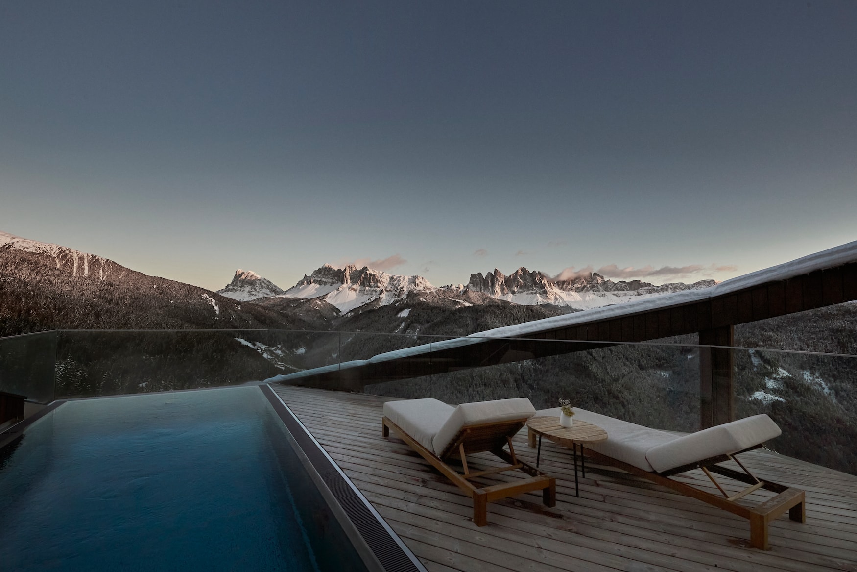 Pool in der Penthouse Suite im Forestis