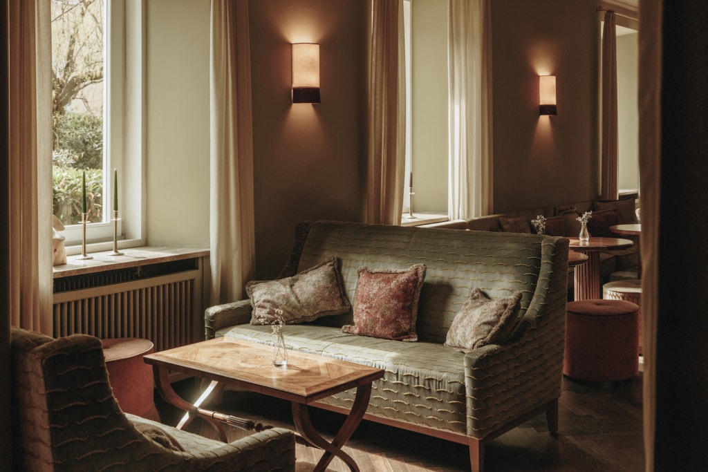Sitzgruppe im Parkhotel Mondschein Bozen