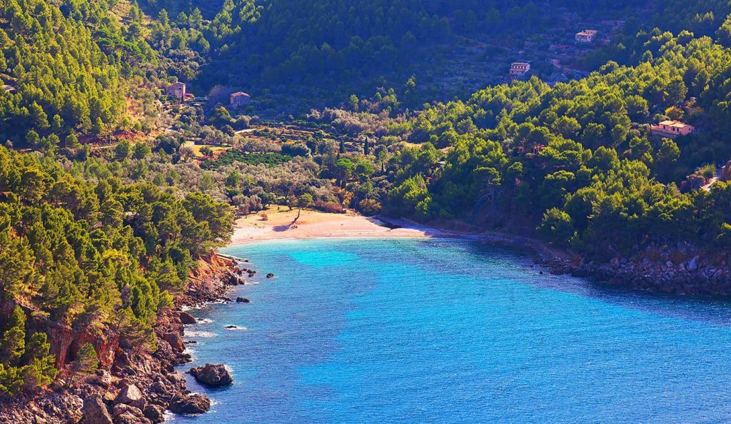 Wandern auf Mallorca: Blick auf die Cala Tuent