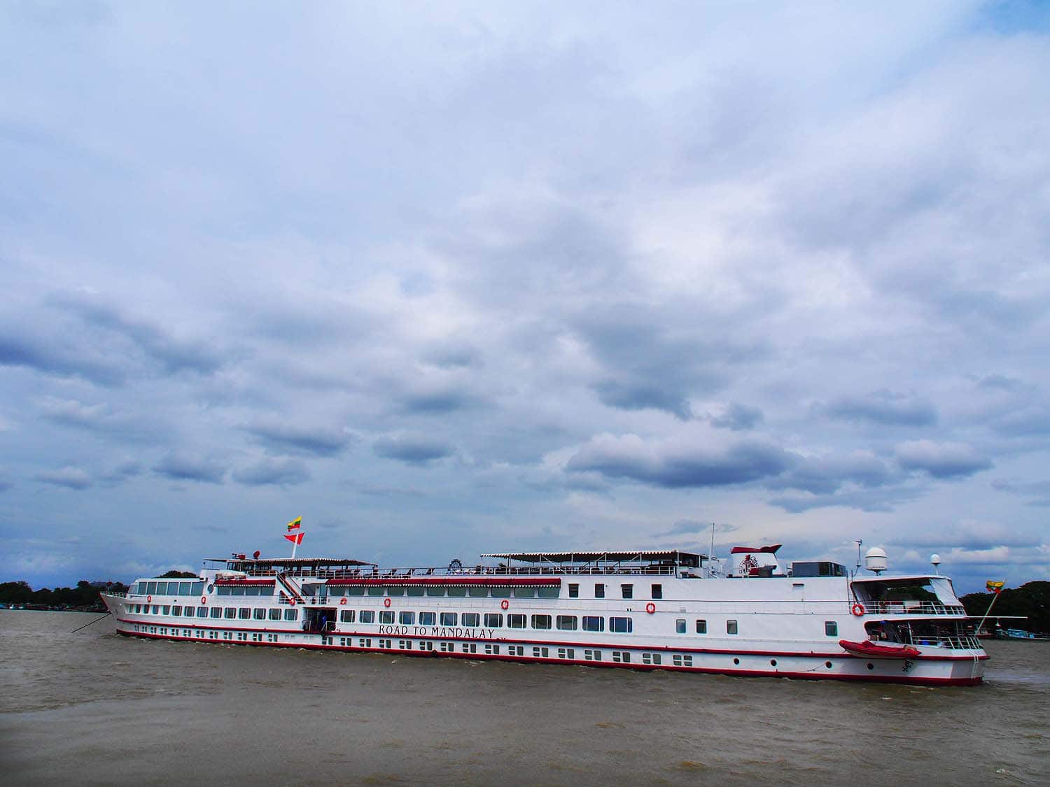 Königsstadt-Hopping: Die luxuriöse »Road to Mandalay« schippert auf dem Irrawaddy-Fluss von Mandalay nach Bagan und zurück.