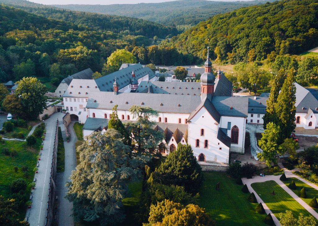 Kloster Eberbach drohnenaufnahme von oben
