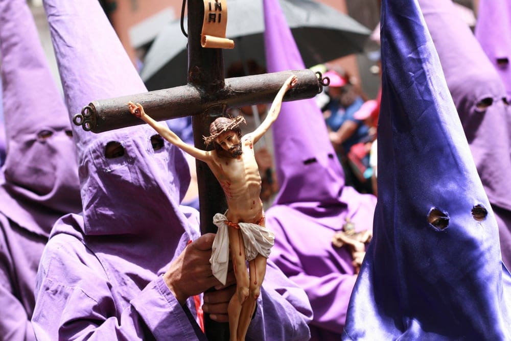 Osterprozessionsteilnehmer in Quito