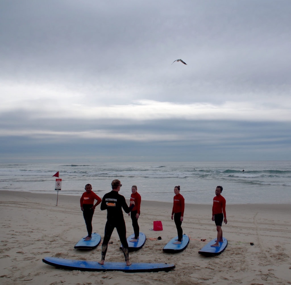 Surfer-Anfängerkurs am Strand 