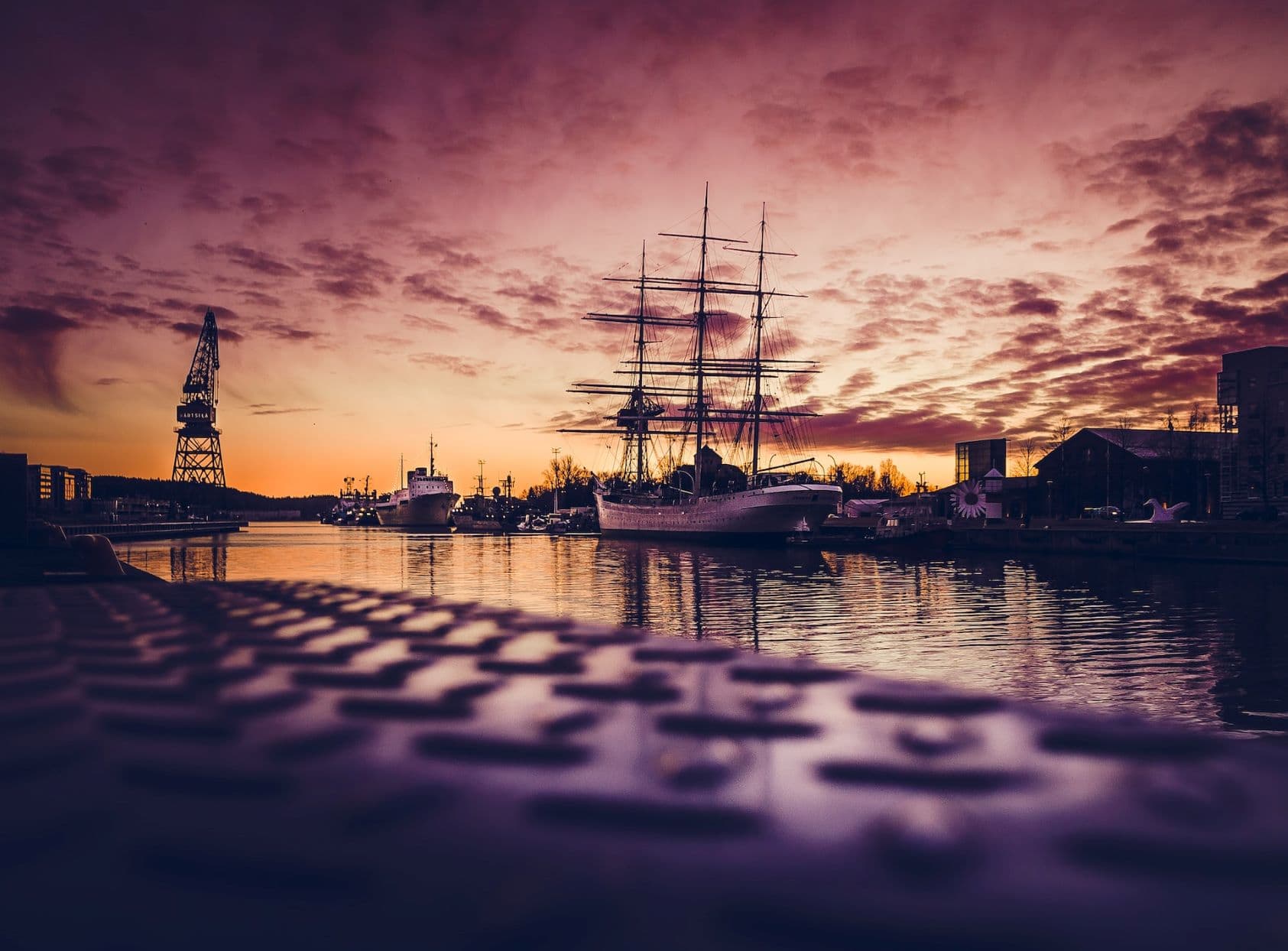 Stimmungsvolle Impression von Hafen in Turku in Finnland