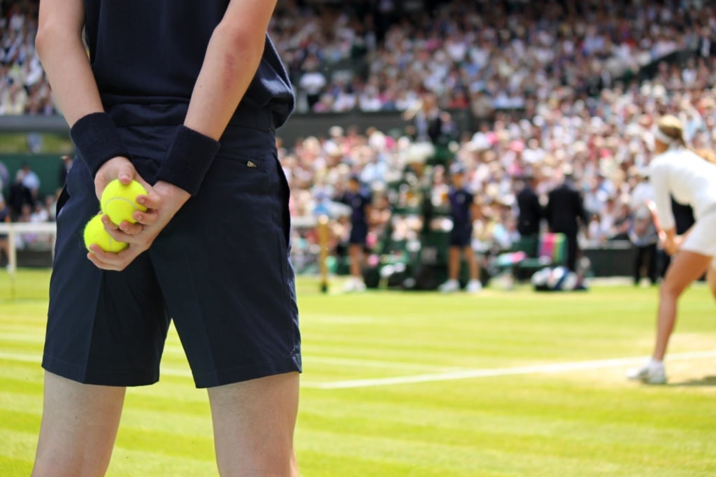 Balljunge während eines Spiels beim Tennisturnier in Wimbledon