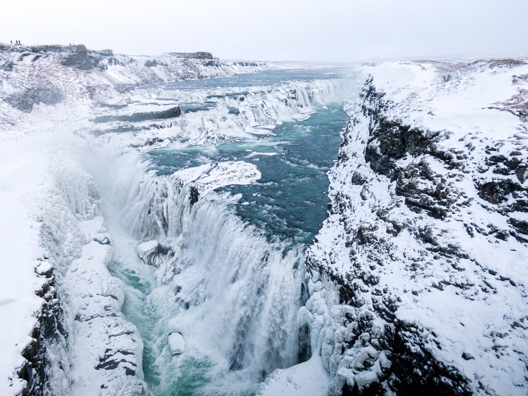 Island Sehenswürdigkeiten: Gulfoss-Wasserfall im Winter