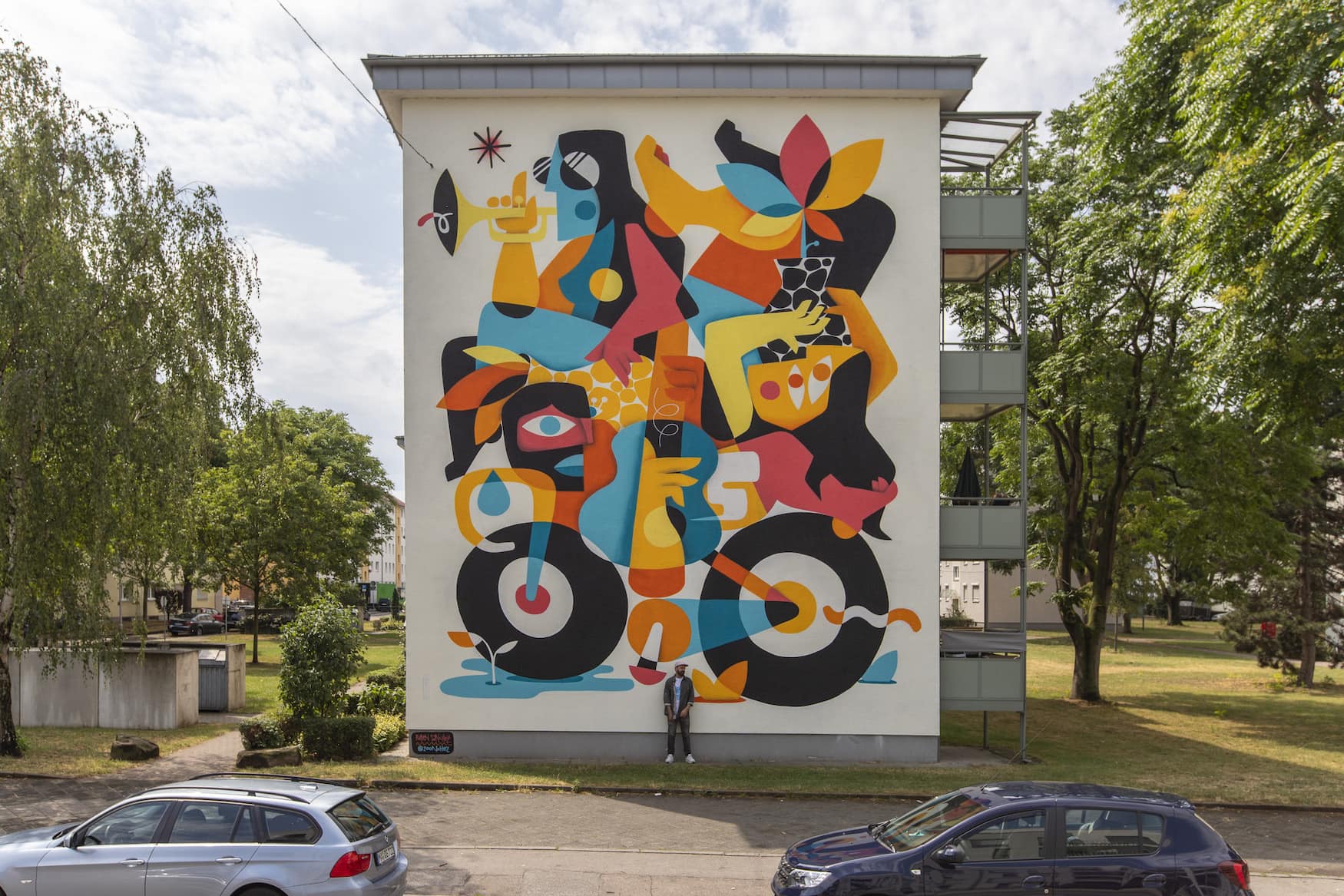 Fassade eines Mehrfamilienhauses (GBG) in der Heustraße 13-17, 68169 Mannheim