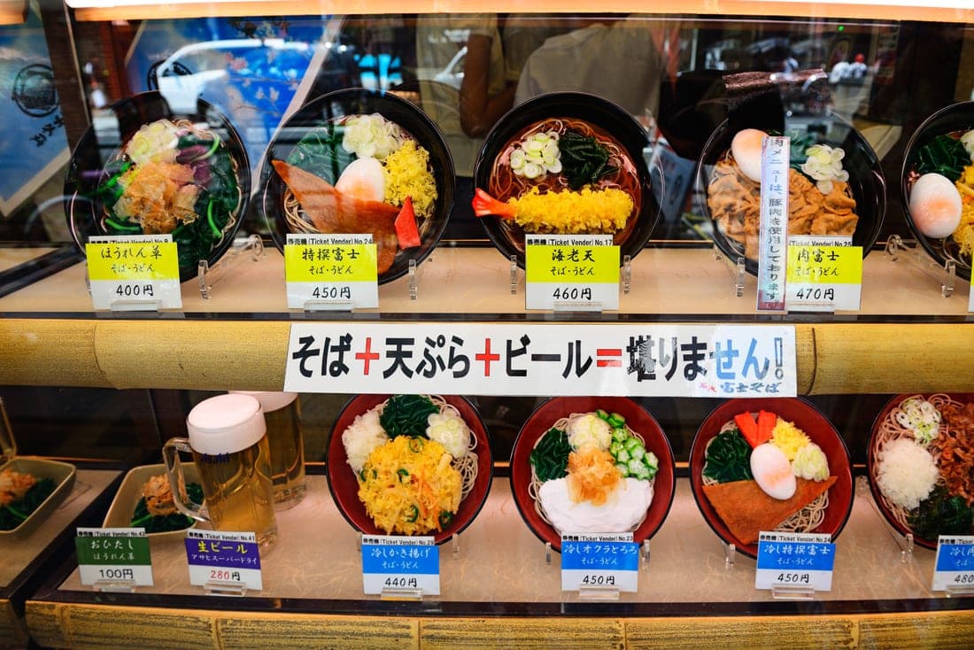 Restaurant-Auslage im Stadtviertel Asakusa in Tokio, Japan