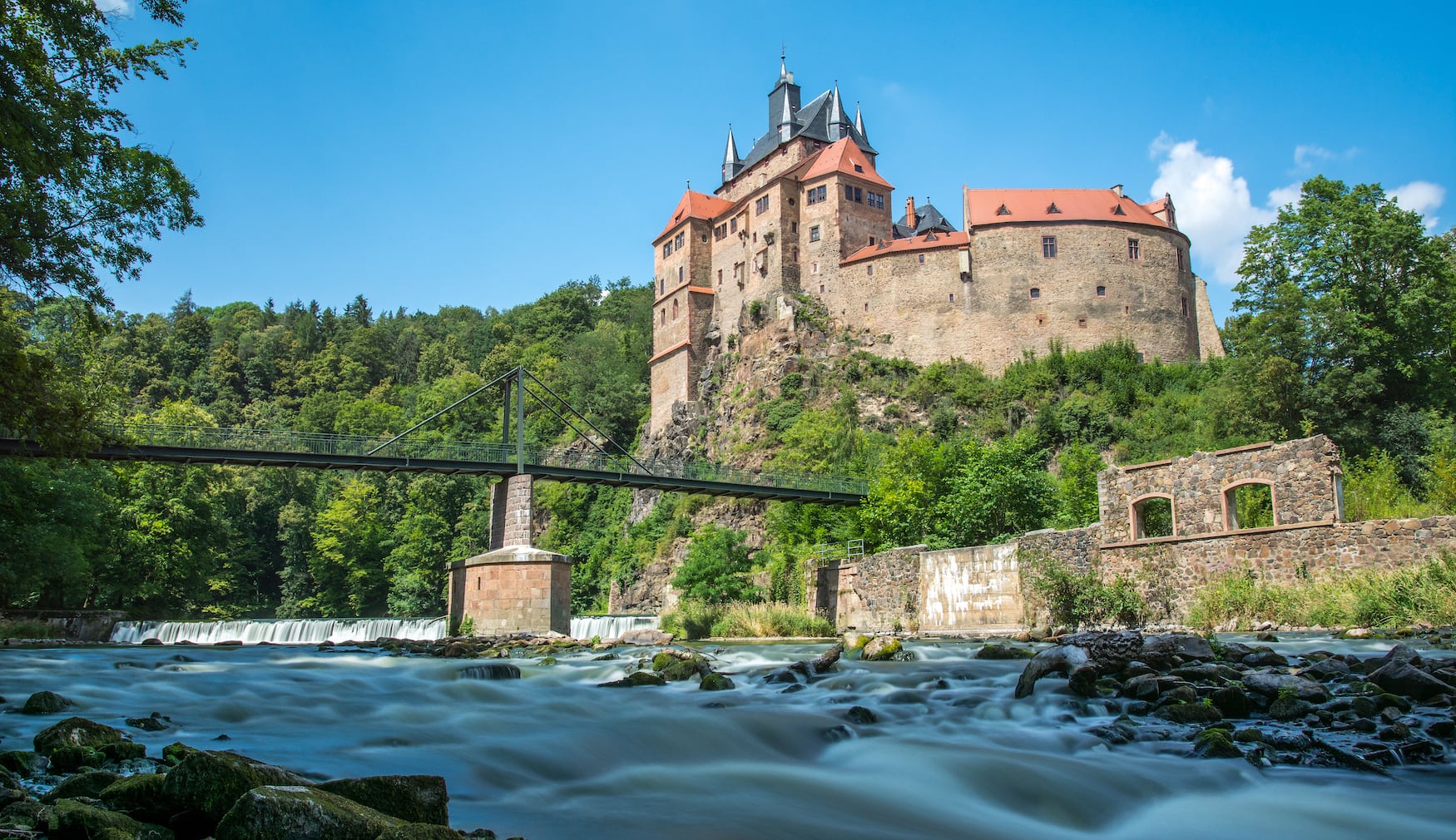Burg Kriebstein an sonnigem Tag