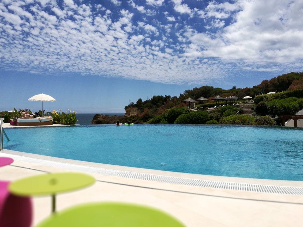 Wunderbare Ruhe am Adults only-Pool im Vila Vita Parc Hotel an der Algarve