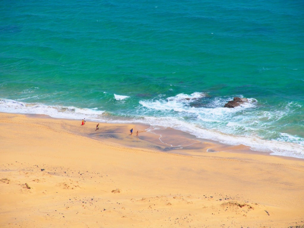 Menschen am Strand auf Porto Santo