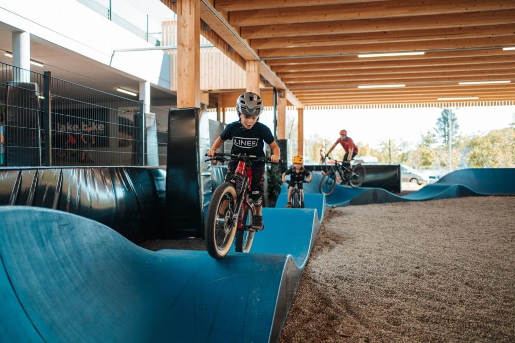 Besucher im Pumptrack, Drobollach