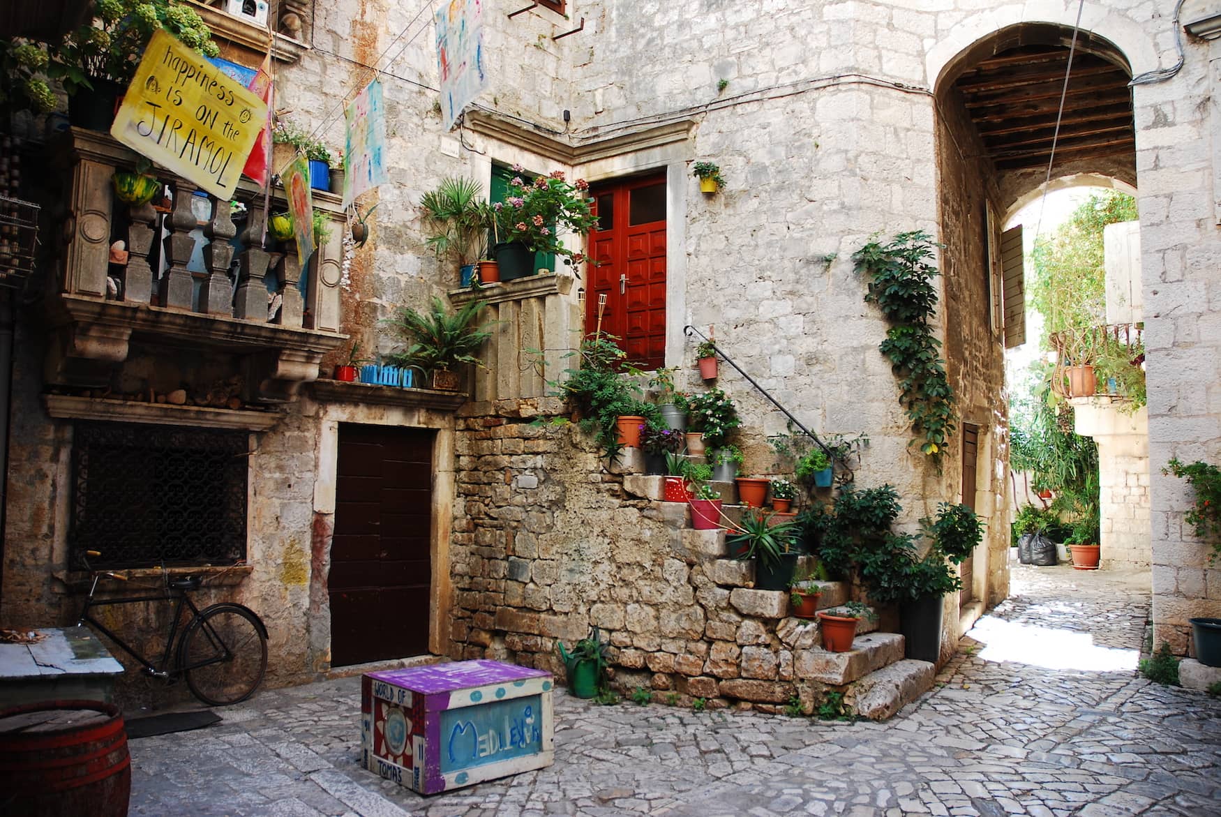 Gassen in Trogir, Kroatien