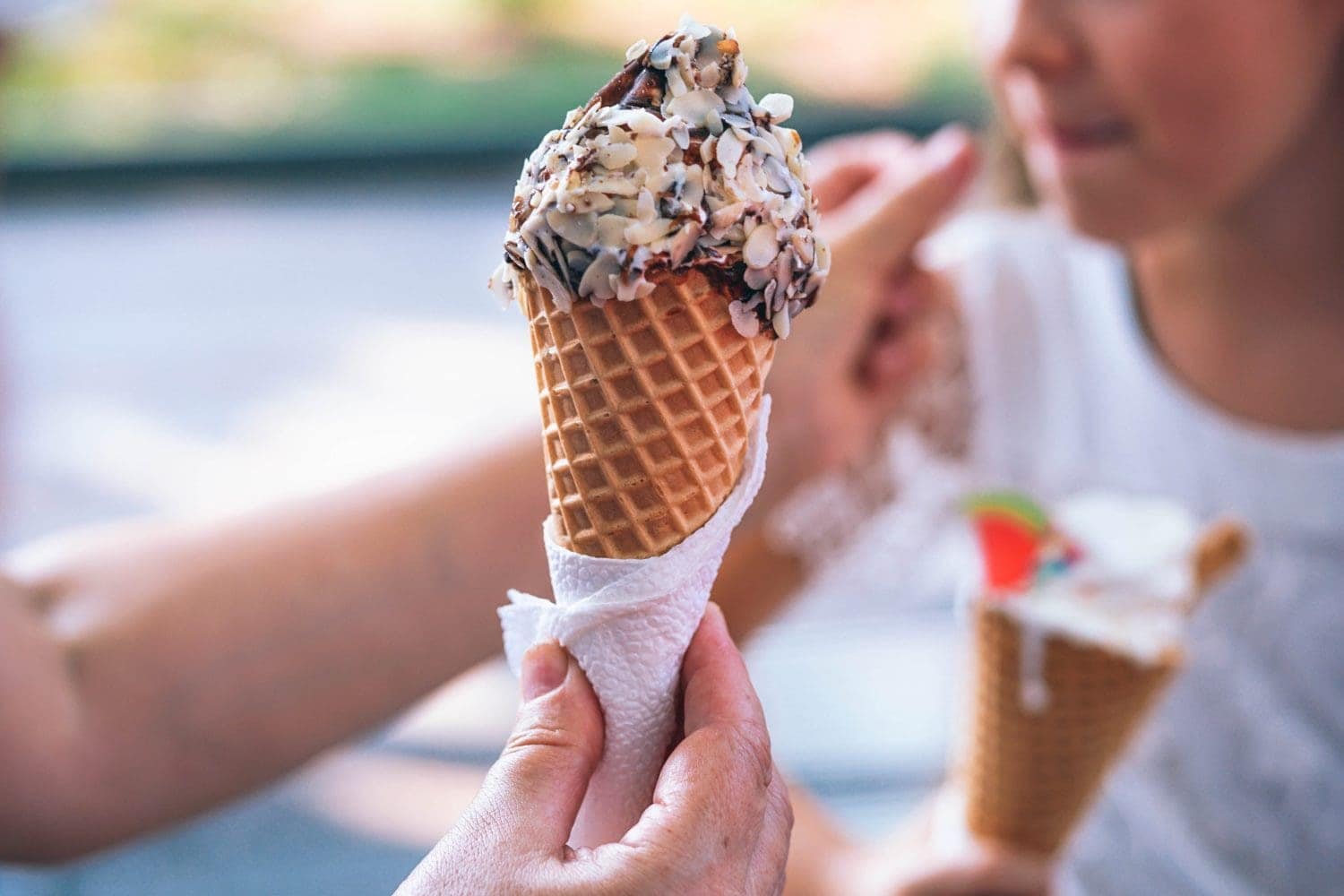 Nahaufnahme eines Eis im Hörnchen 