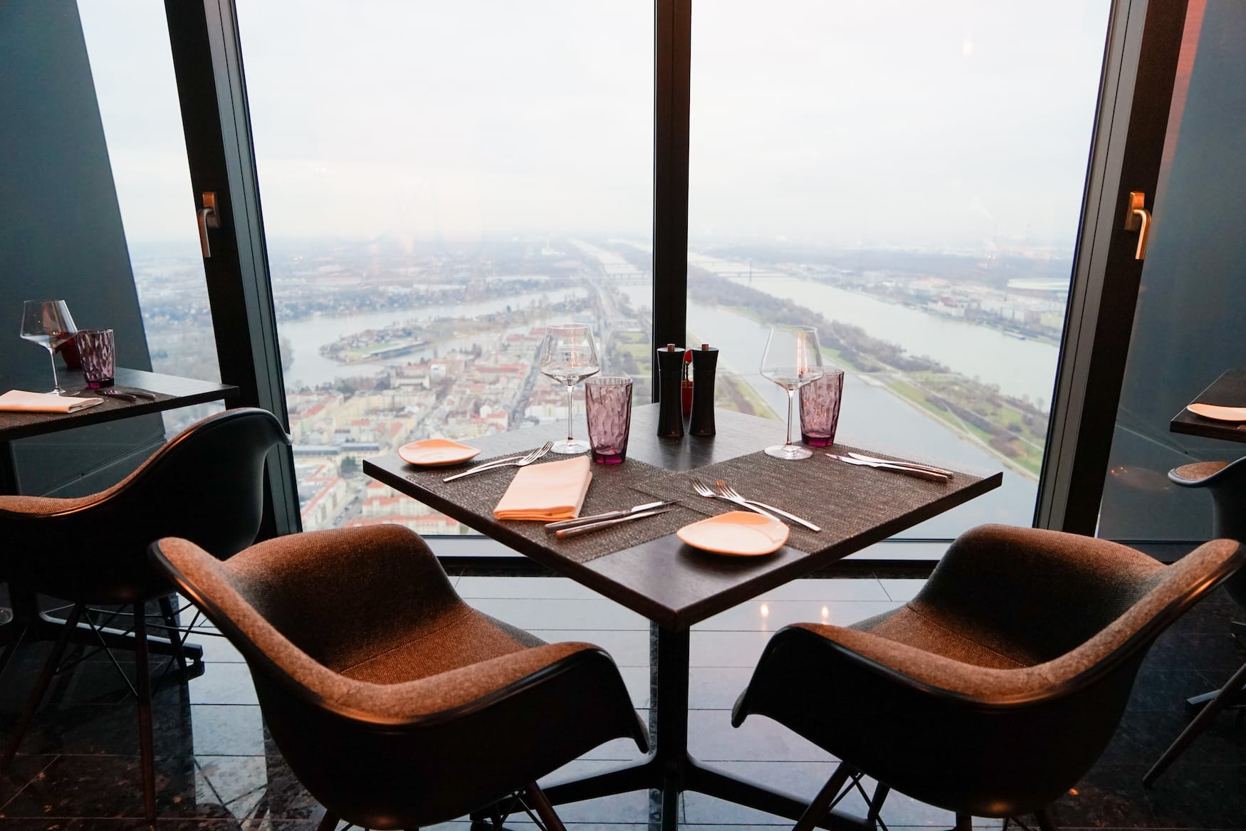 Ausblick aus dem Restaurants des Melia Hotels in Wien in den DC Towers