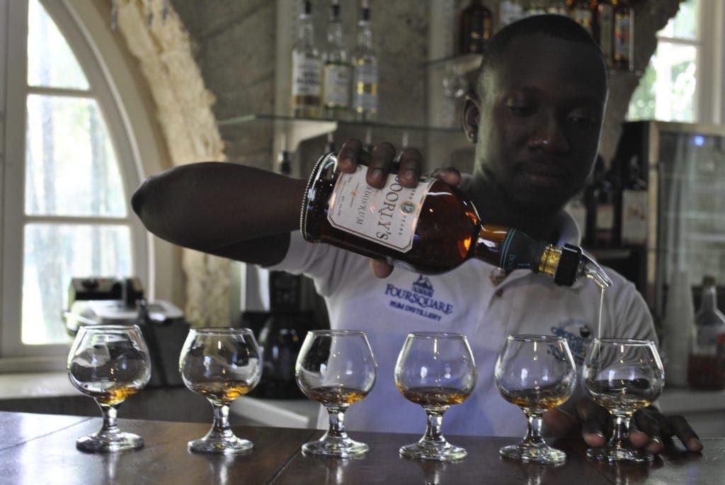Bei einer Führung durch die Foursquare Rum Distillerie darf am Ende dann reichlich probiert werden.
