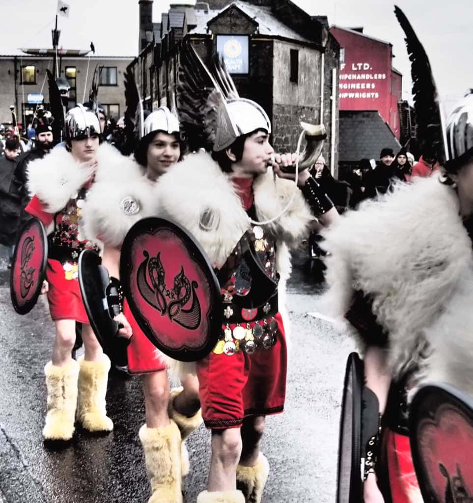 Up-Helly-Aa-Parade-in-Lerwick-Shetlandinseln
