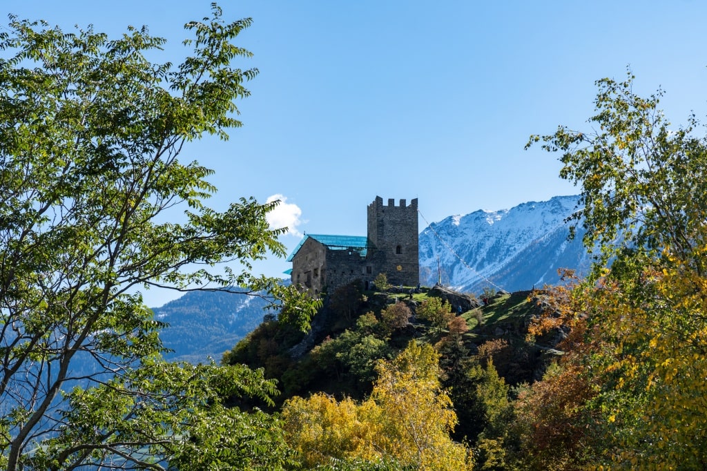 Das Schloss Juval liegt entlang der schönsten Wanderrouten im Vinschgau.