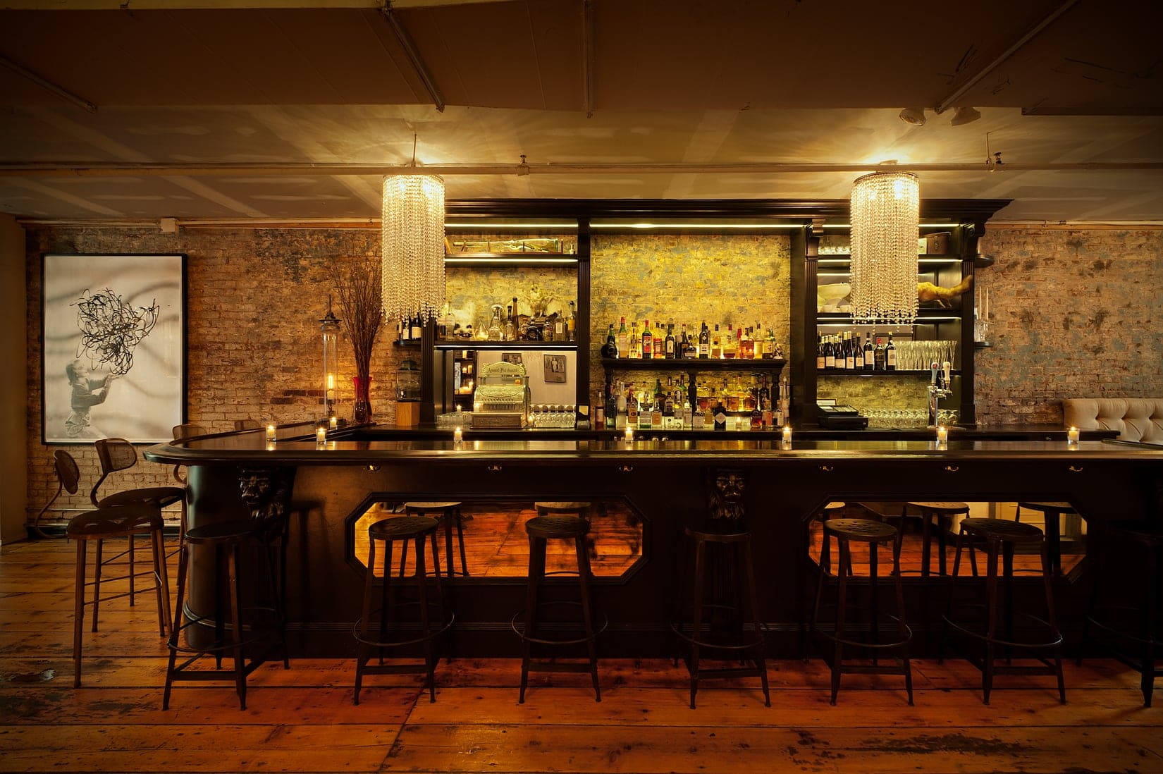 Versteckt hinter einer Kunstgallerie liegt diese schicke Bar, Figure 19.