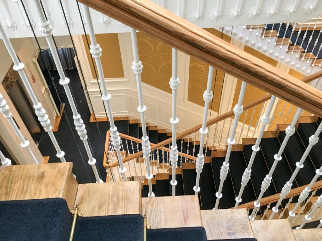 Treppen im Gran Meliá Palacio de los Duques