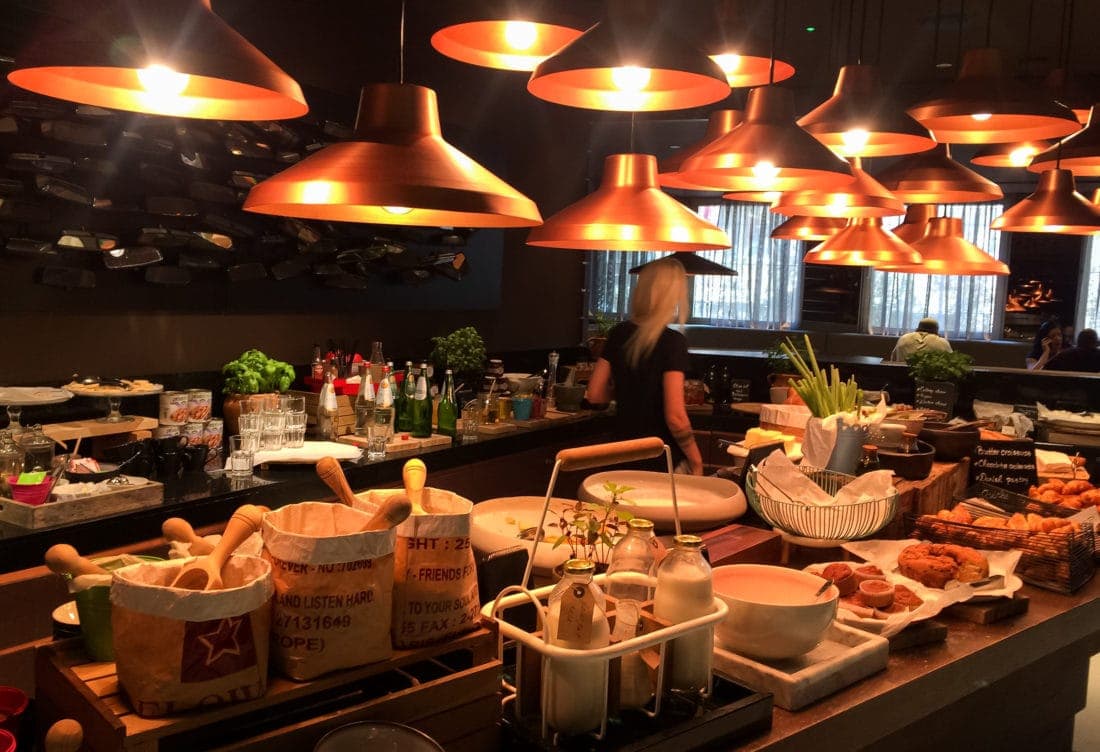 Frühstücksbuffet im Radisson Blu Old Mill Hotel Belgrad