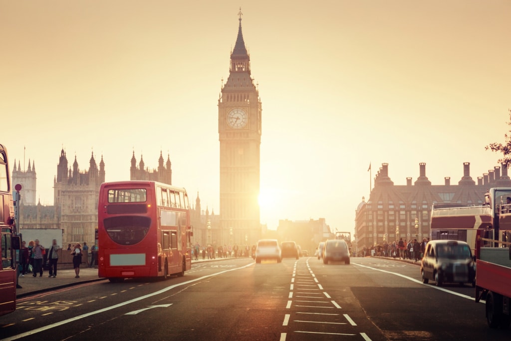 Wir verraten Euch, wie ihr in London am besten vom Flughafen in die City kommt.