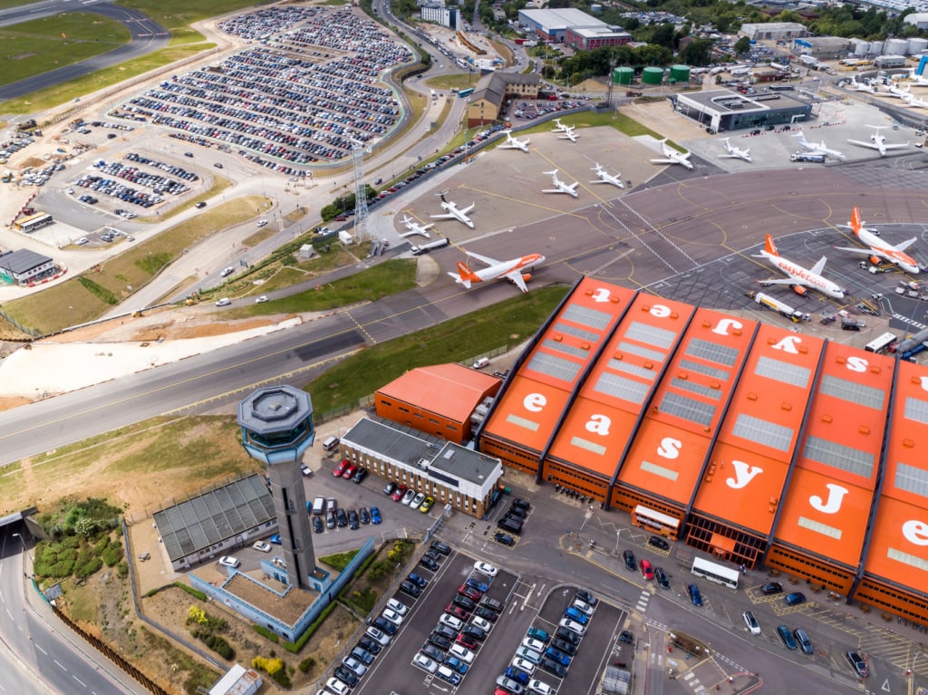Wir verraten Euch, wie ihr in London am besten vom Flughafen in die City kommt.