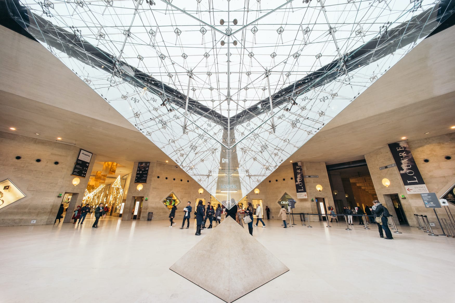 Tipp für einen stressfreien Besuch im Louvre: Nicht den Haupteingang benutzen