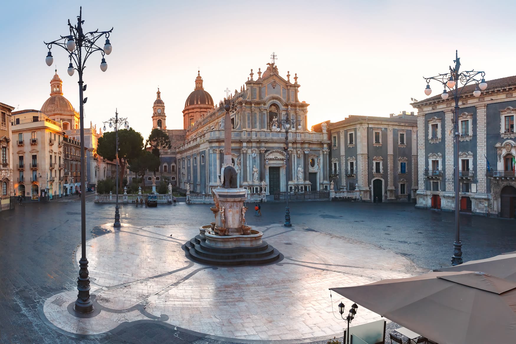 Piazza Duomo mit der Kathedrale St. Agatha in Catania