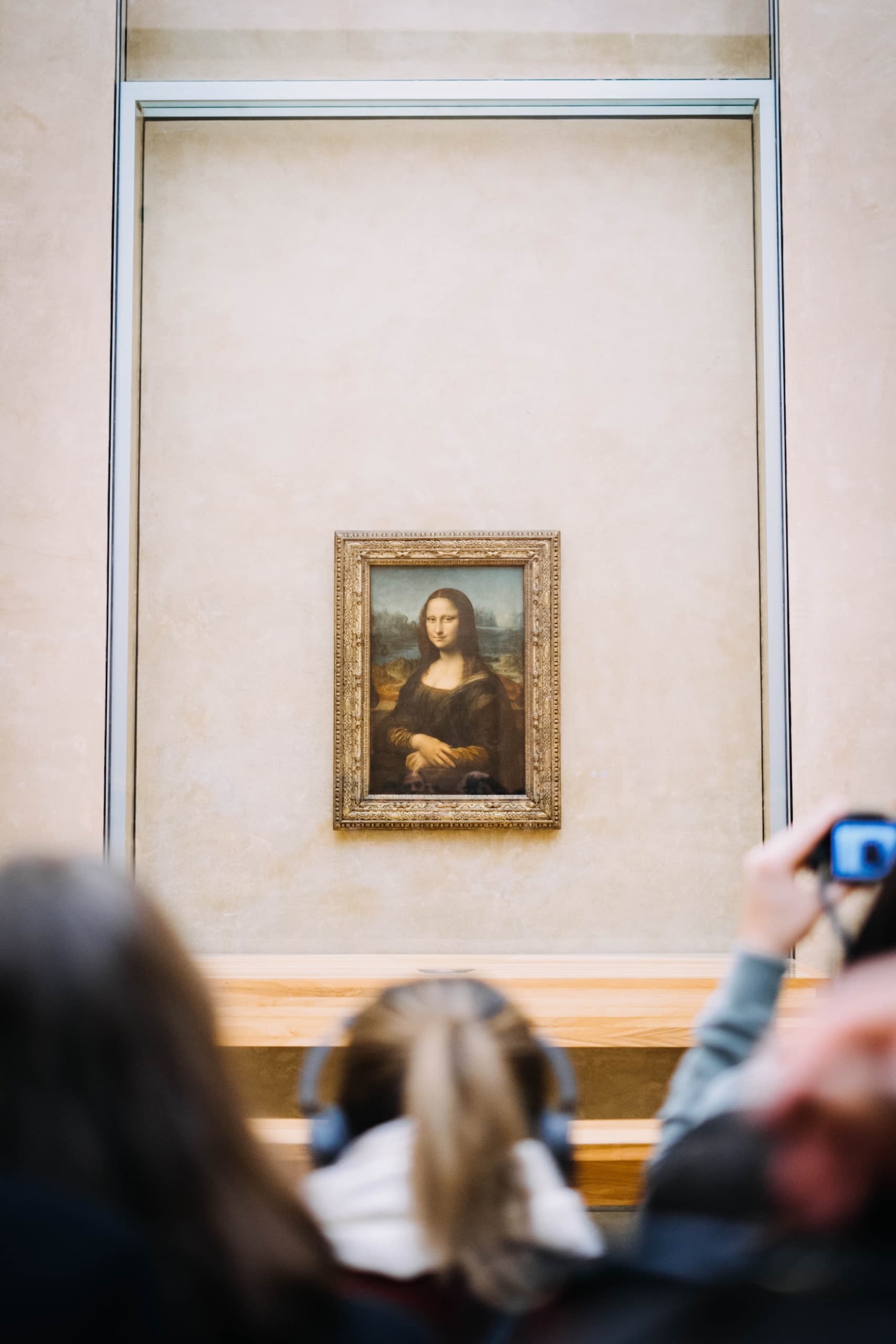 Menschentraube vor Mona Lisa Gemälde im Louvre