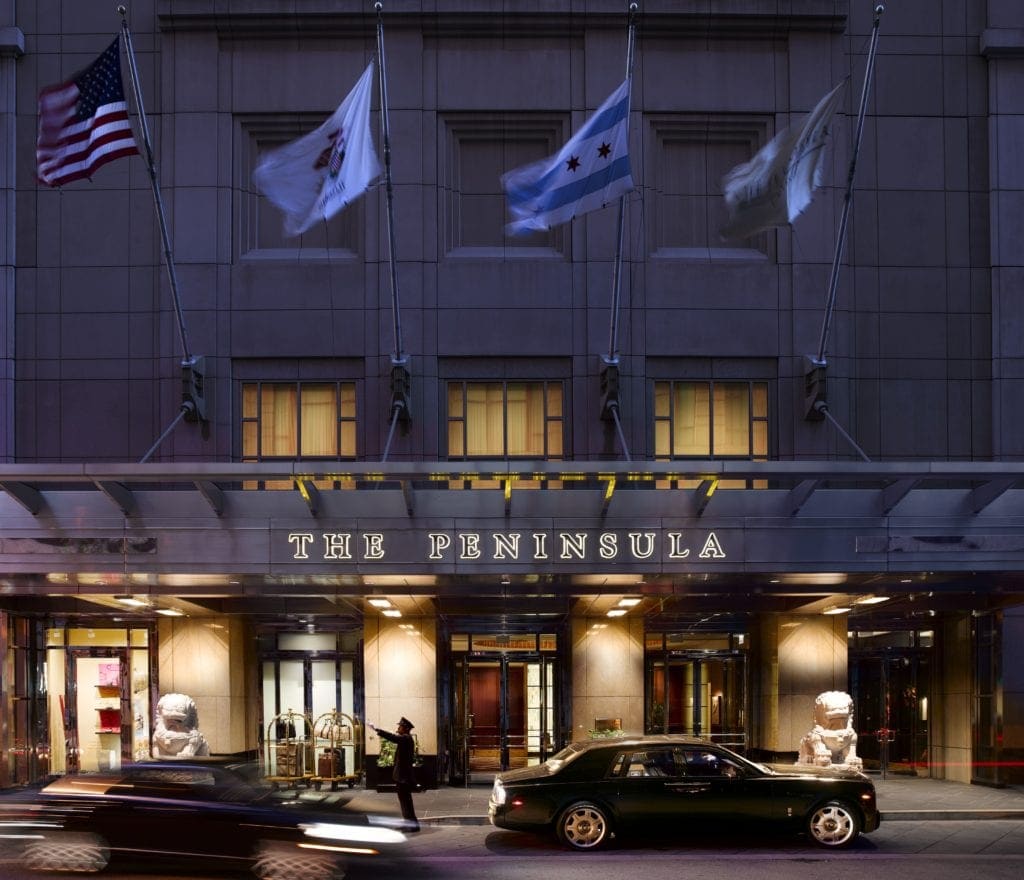 Eingang des The Peninsula Chicago
