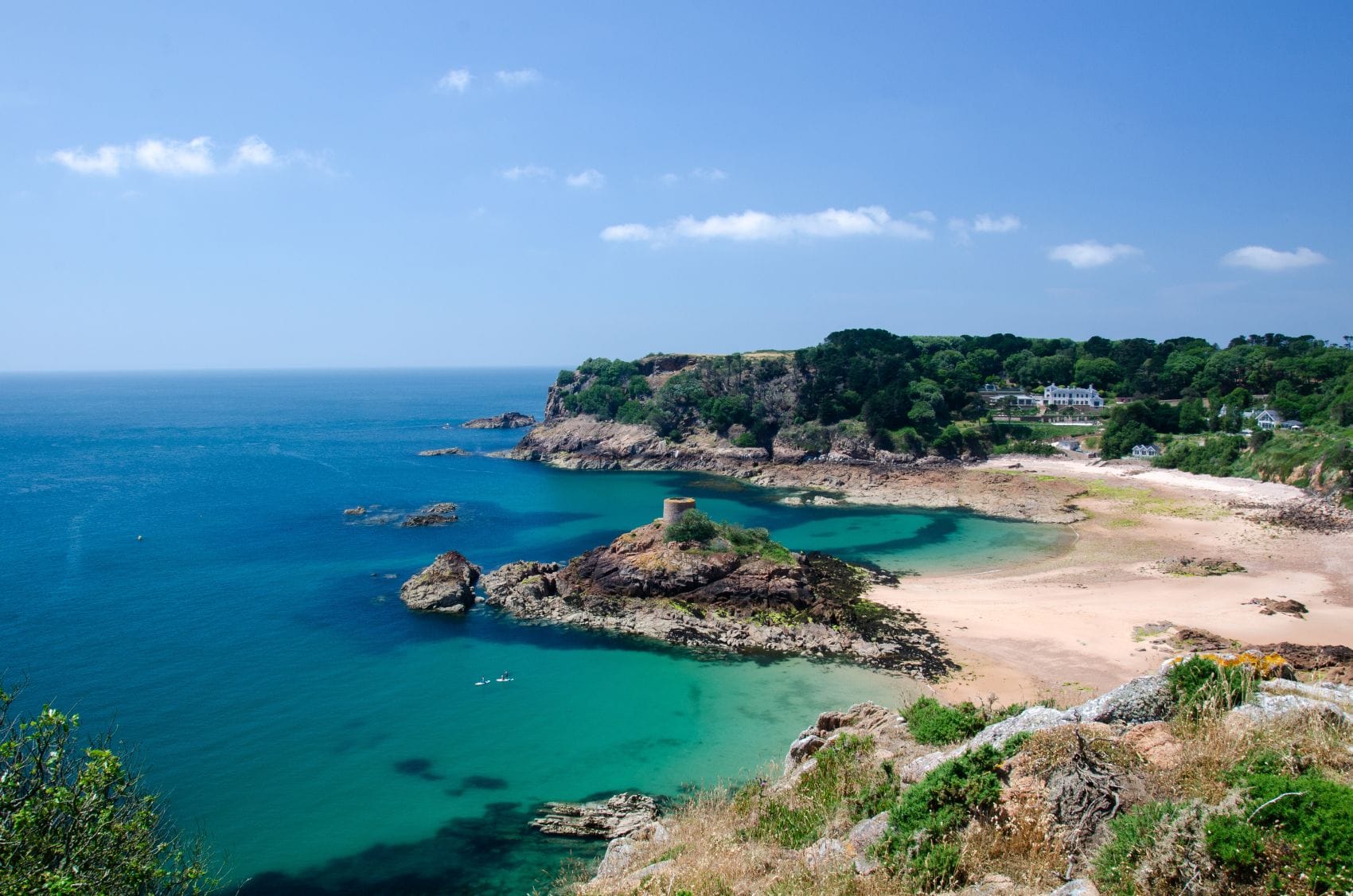 Strand in der Porteley Bay auf Jersey