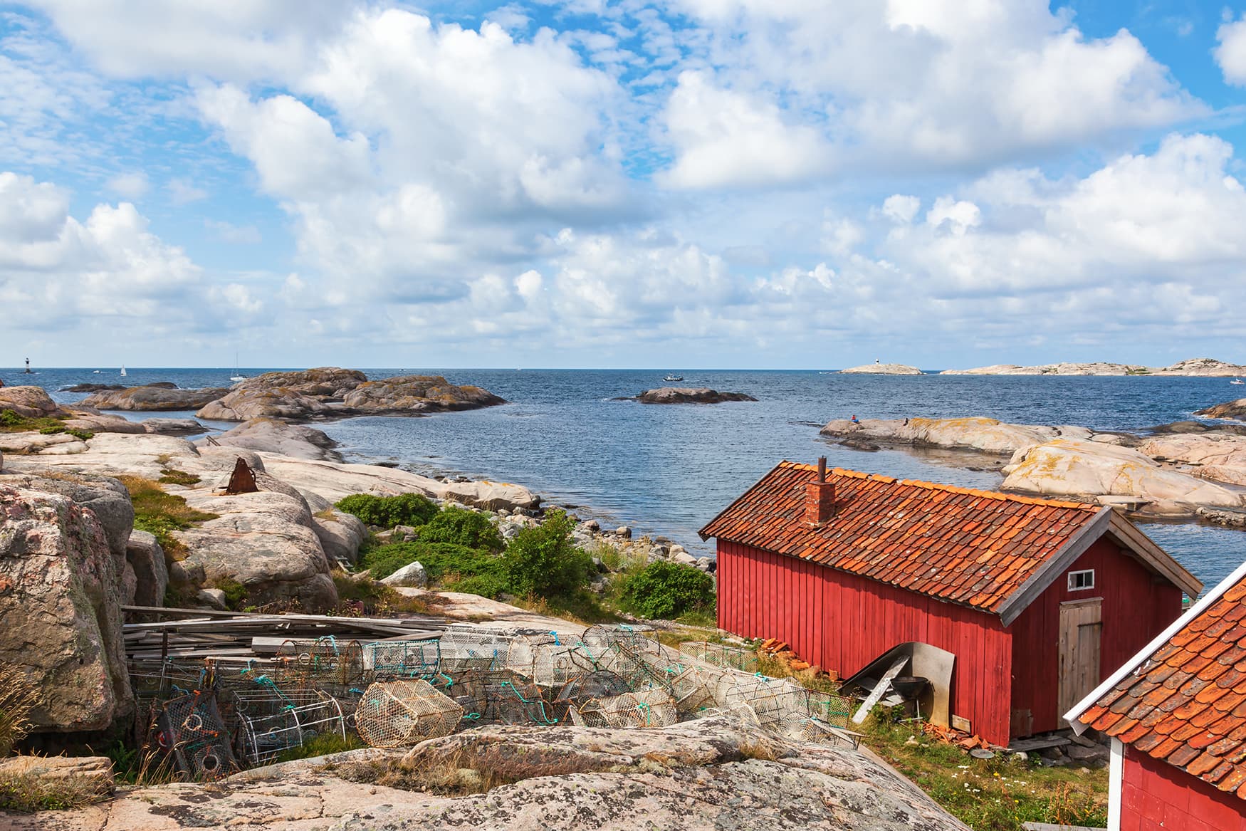 Rote Holzhütten in Westschweden