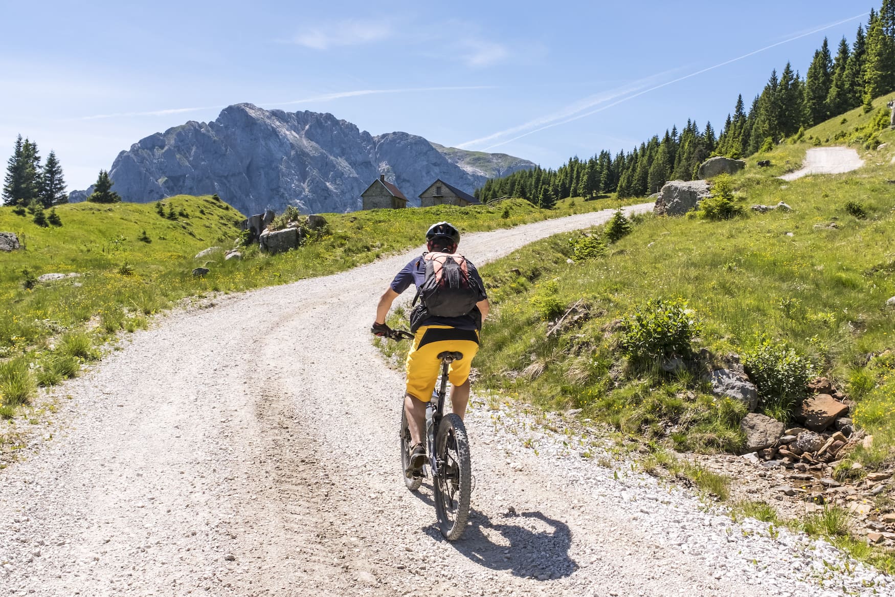 Mountainbiker in österreichischen Alpen