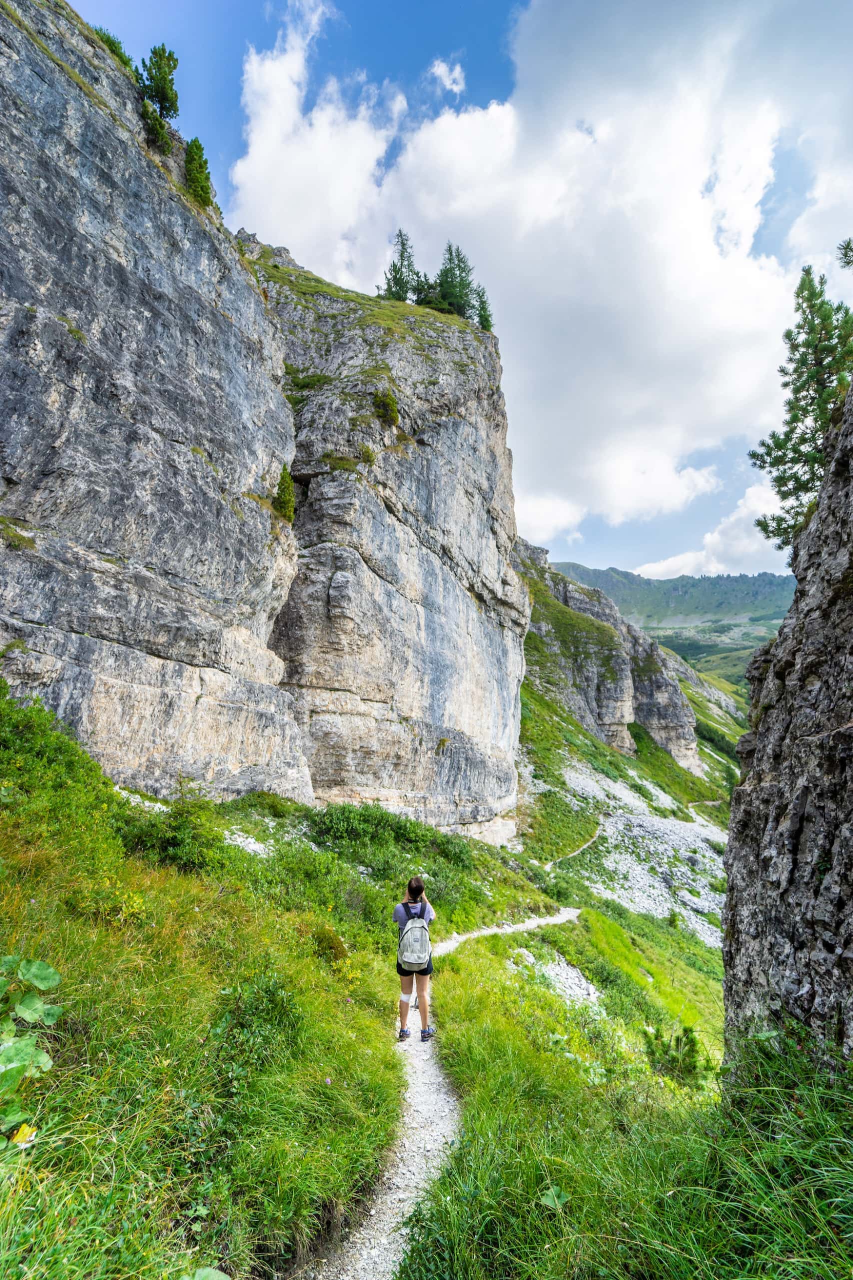 Wanderin in den Nocky Mountains in Kärnten