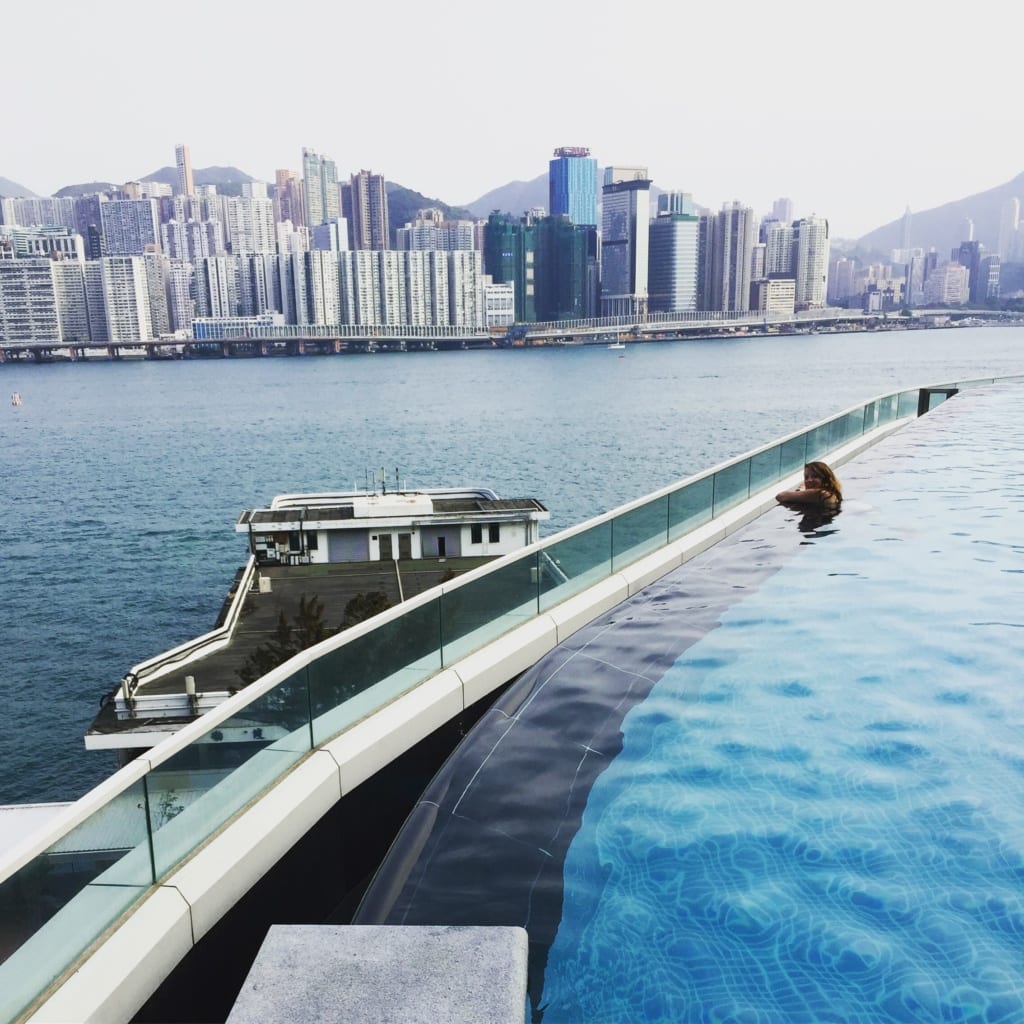 Im The Kerry Hotel in Hongkong wird abgetaucht – und zwar in diesen atemberaubenden Pool.