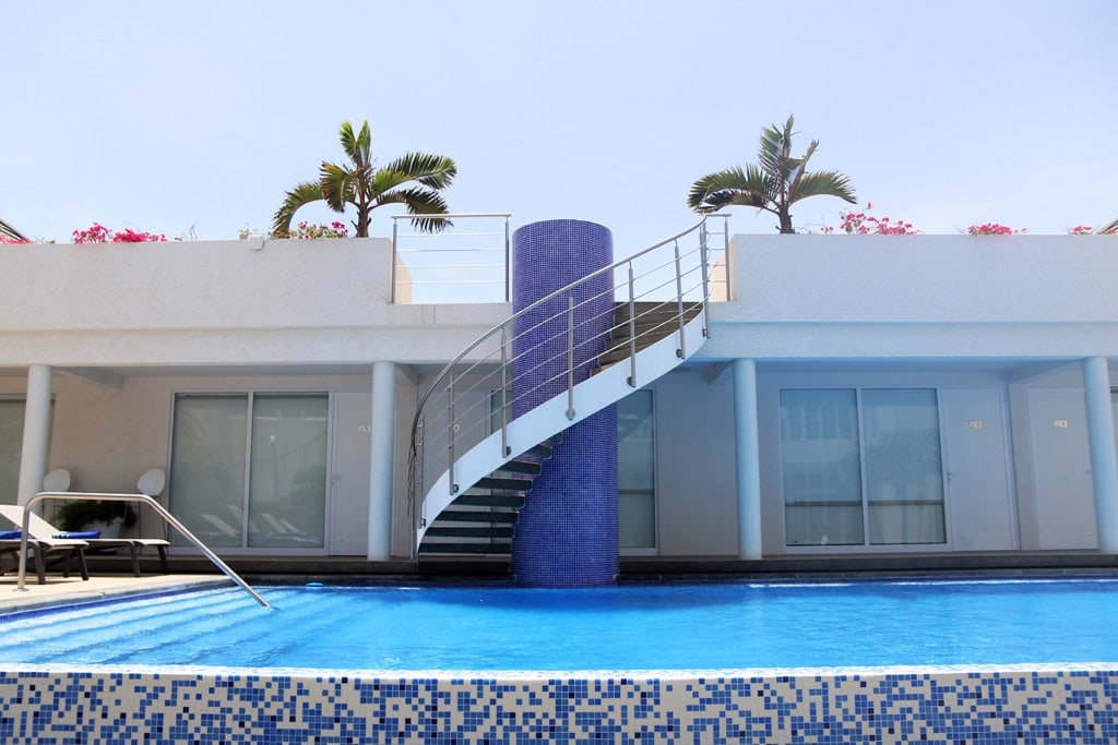 Pool des Hotel OceanZ auf der Karibikinsel Aruba