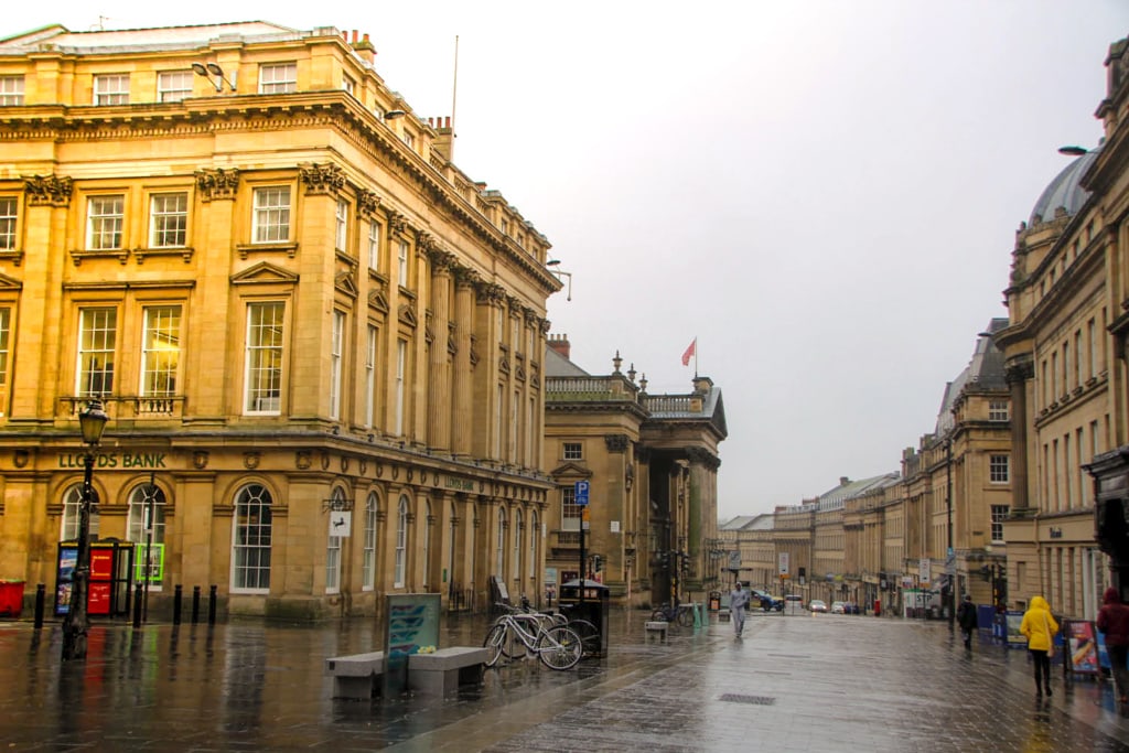 Grau in Grau: die Grey Street in Newcastle upon Tyne