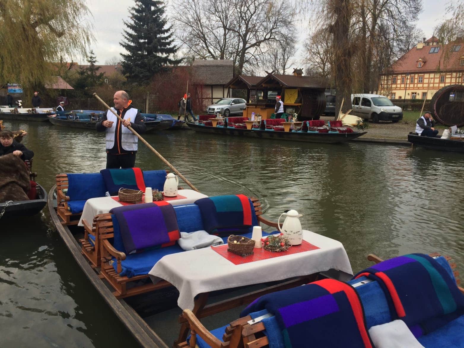 Kahnfahrer im Advent in Lübbenau im Spreewald