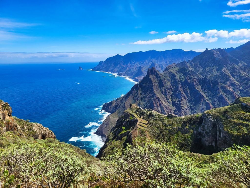 Blick auf die Küste im Landschaftsparks Anaga auf Teneriffa
