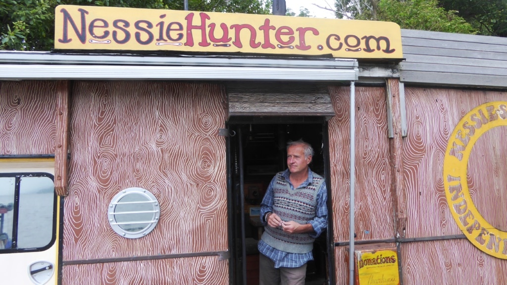 Steve Feltham in seiner Bude am Ufer von Loch Ness
